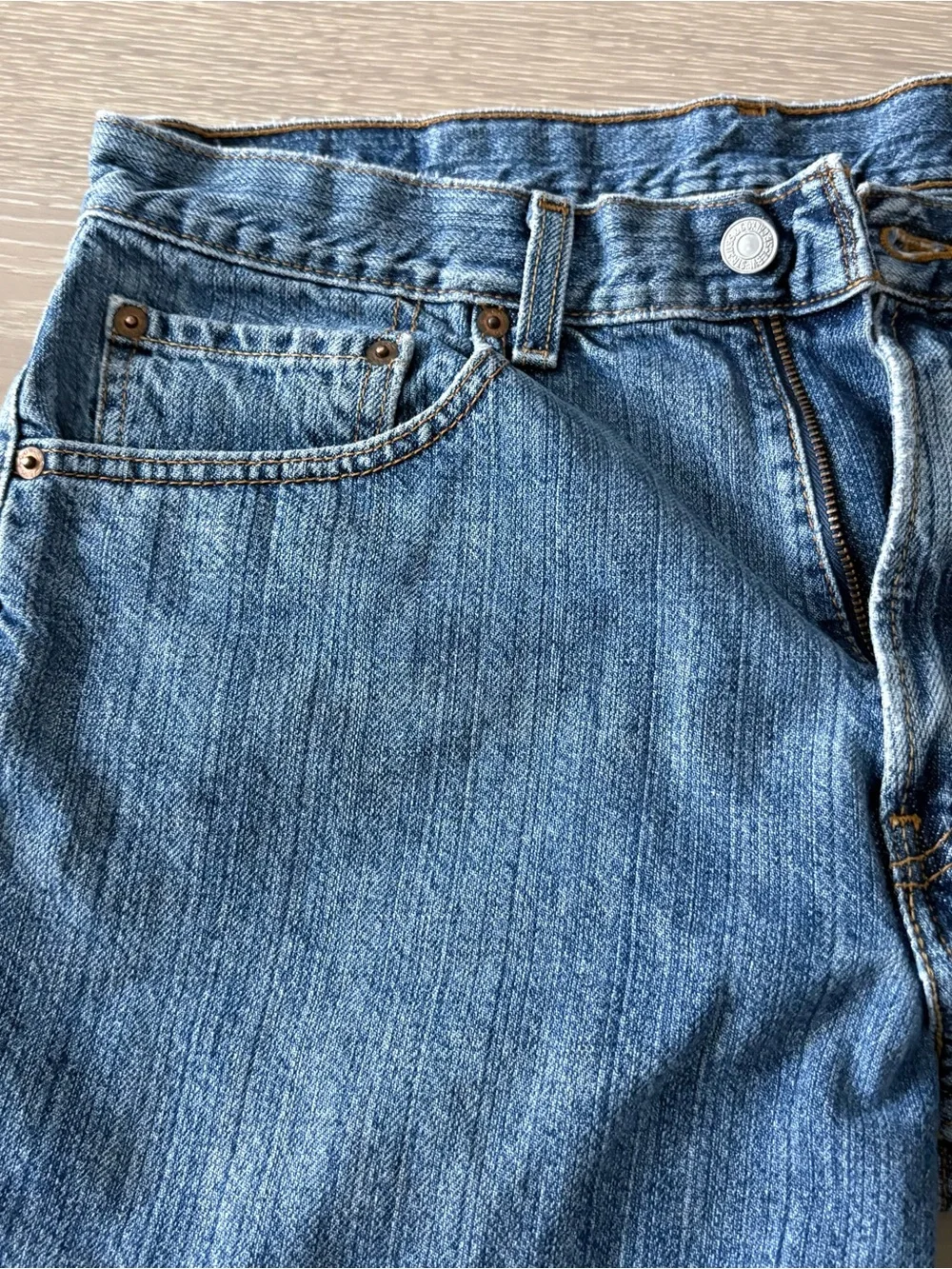 Levi's Medium Blue Denim Jean Shorts 550 relaxed fit